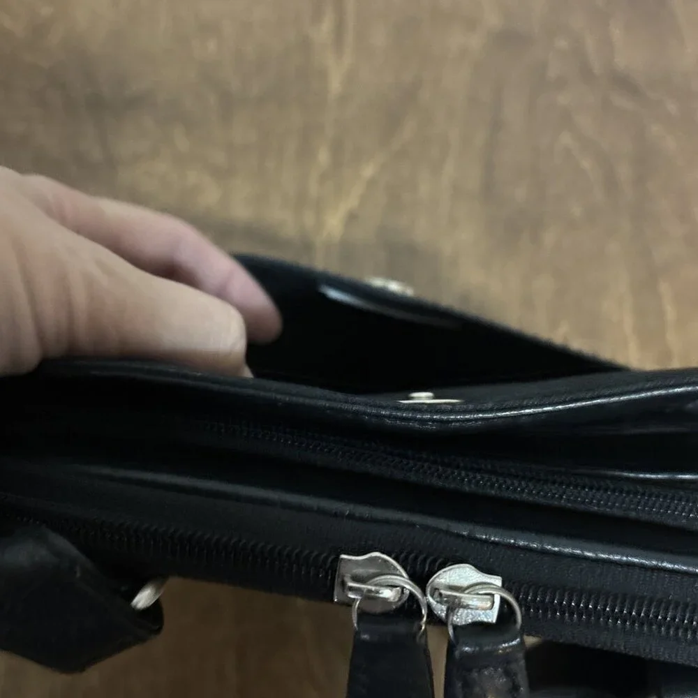 Fossil Crossbody Purse Womens Black Leather‎ Zip Lots of Compartments